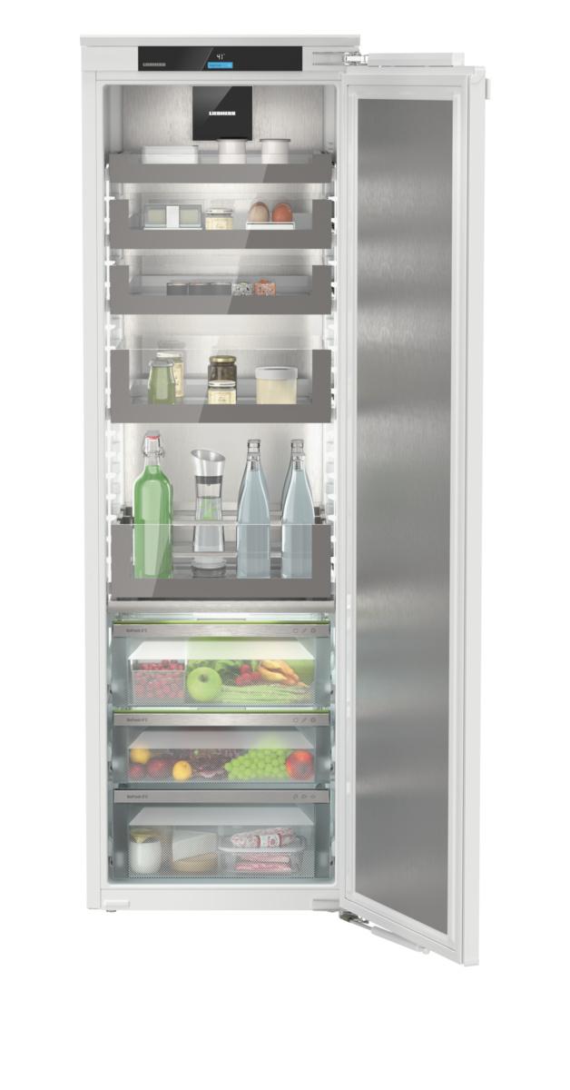 Refrigerator with BioFresh for integrated use