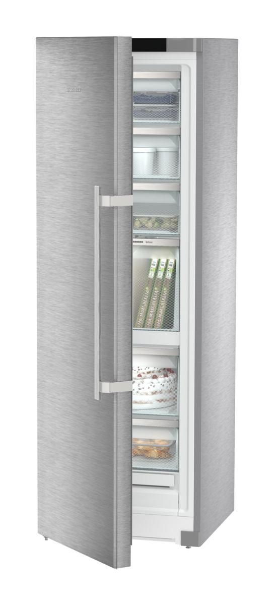 Freestanding freezer with NoFrost and IceTower